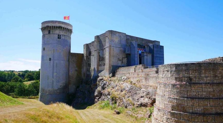 alterrumbo-voyage-scolaire-france-normandie-falaise-chateau-de-guillaume-le-conquerant-©alterrumbo